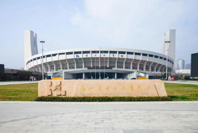 今日，《神探大战》发布正片片段“精分缉凶”，让观众体验紧张刺激的剧情之余，更可直观感受到“疯癫神探”刘青云的演技